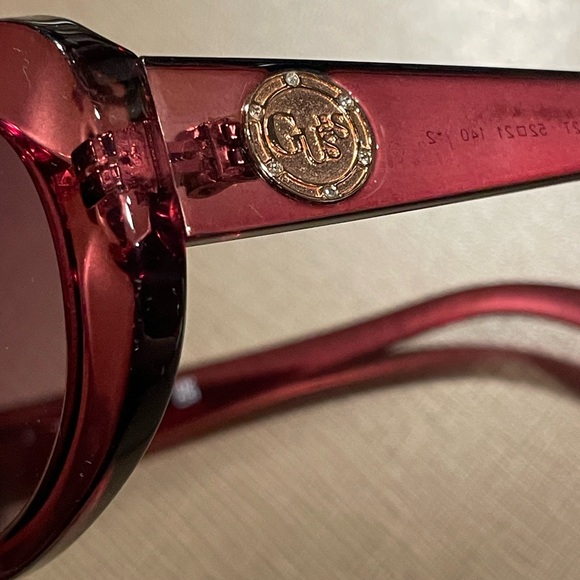 GUESS Burgundy Oval Sunglasses - Picture 4 of 6